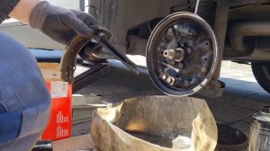 Замена задних тормозных колодок Ауди А2.