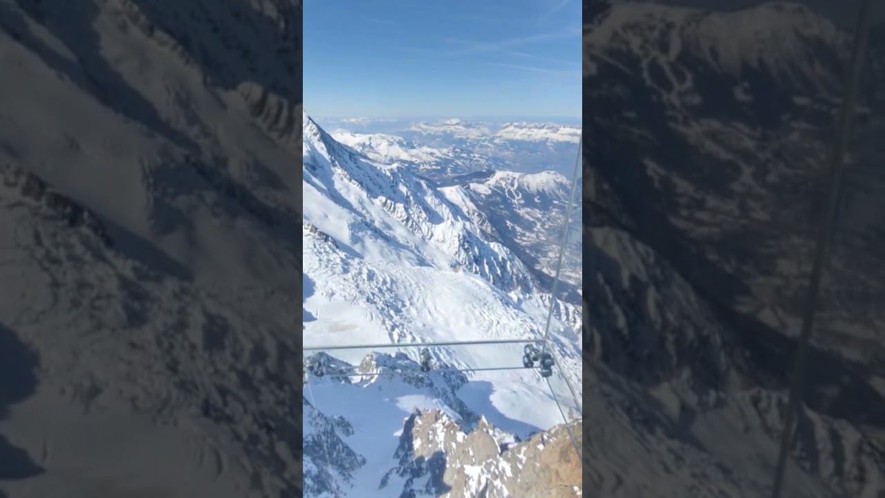 Стекло удерживает от падения в пропасть - смотровая площадка в Альпах смотреть онлайн