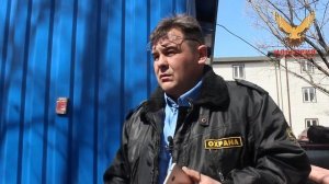 Старший смены охраны представляет охрану склада
