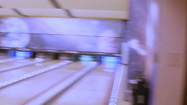 КАК правильно КАТАТЬ ШАРЫ? Боулинг для всей семьи.? смотреть онлайн