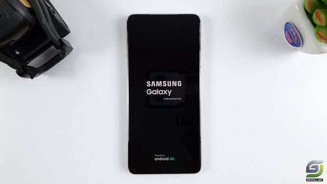 Samsung Galaxy S21 White color Unboxing | Hands-On, Design, Unbox, Set Up new, Camera Test смотреть онлайн