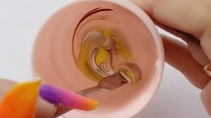 Делаем замес геля цвета натуральных ногтей.