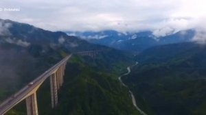 Китайская автомагистраль Яси, которую местные называют небесной дорогой.