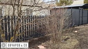 Забор из профнастила и штакетника плюс навес.