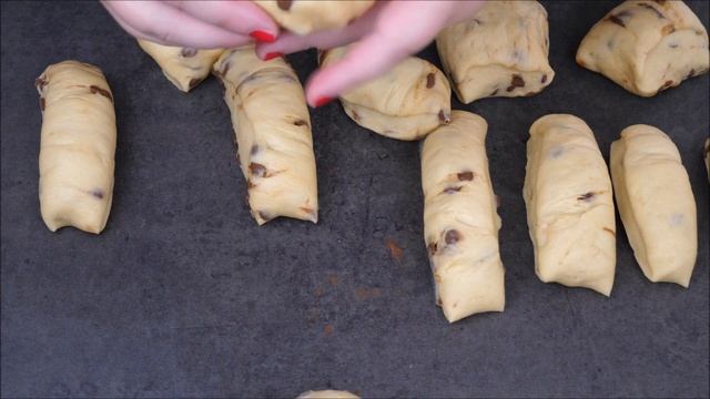Сдобные ДОМАШНИЕ БУЛОЧКИ, мягкие, воздушные, с КУСОЧКАМИ ШОКОЛАДА / Простой пошаговый рецепт
