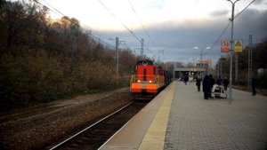 Тепловоз ЧМЭ3-2367 с грузовым поездом