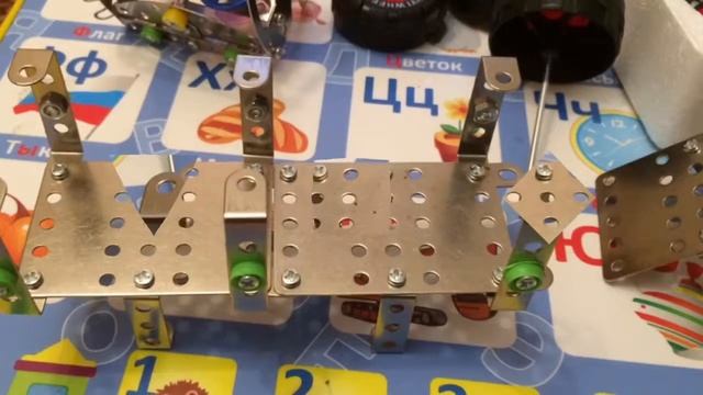 Металлический конструктор(сборка автовоза) смотреть онлайн