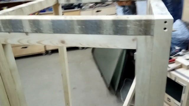 Тонкости при обработке ножек деревянной коптильни