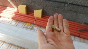 Монтаж радиатора с напольный креплением не повредив трубы.