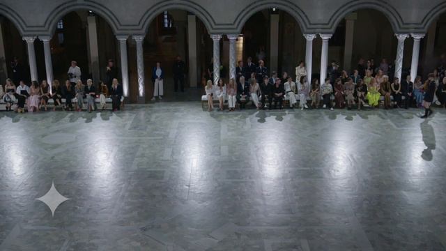 MAX MARA | RESORT 24 смотреть онлайн