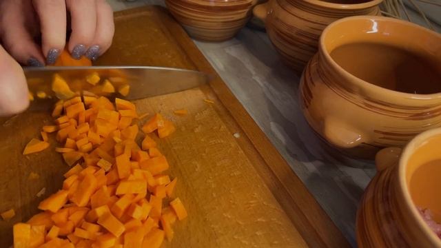 Горшочки с мясом и картошкой. Рецепт картошки с мясом в сметане