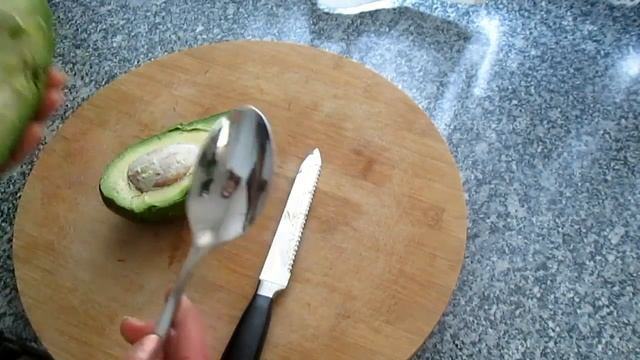 Германия. Кaк почистить авокадо. Готовим вместе. Чистим авокадо для салата. Советы. Avocado. смотреть онлайн