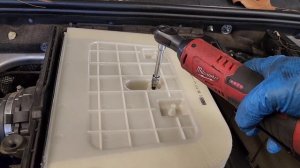 AUDI Q7 4M ENGINE MOTOR AIR FILTER ELEMENT SERVICE HOW TO CHANGE REPLACEMENT PROCEDURE 2018