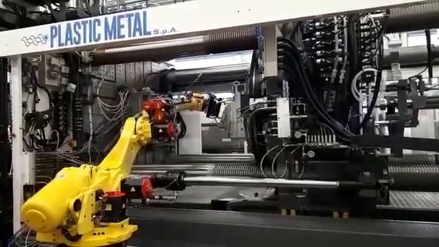 Производство пластикового изделия ресничка для фар бренда "Ferrari" смотреть онлайн