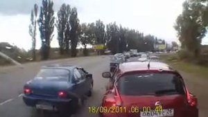 Куда прёшь Гандон! Ты один на дороге