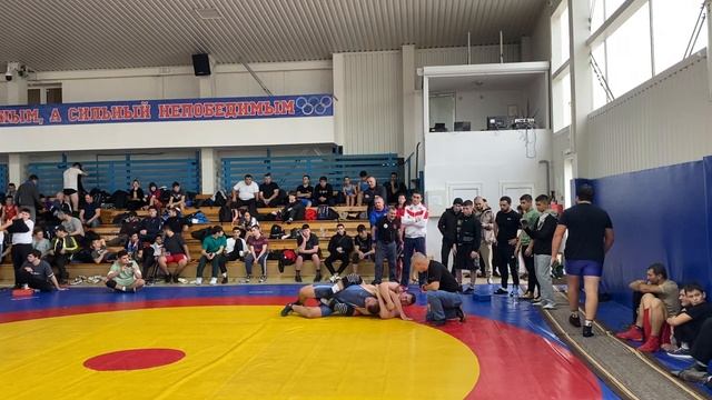 на первенстве Республики Крым по вольной борьбе среди юношей 16:17 лет в весовой категории 110 кг смотреть онлайн