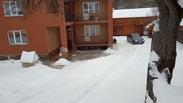 Део Ланос валит по снегу (делаем лыжню перед большим снегопадом)