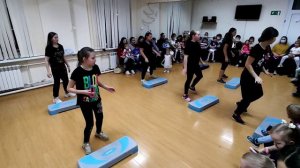 Простая хореография на степ- платформе. Детский фитнес.