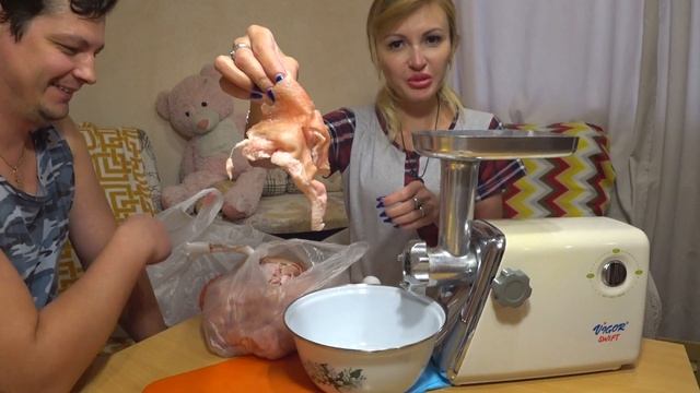 ВЫЖИВАНИЕ на 600 рублей (7,5 $) в НЕДЕЛЮ на ДВОИХ с МЯСОМ! ? ДЕНЬ 1. Что ПРИГОТОВИЛИ и ВКУСНО ЛИ? ? смотреть онлайн