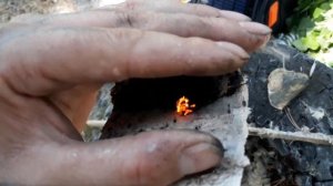 Как добыть огонь в лесу без спичек и зажигалки
