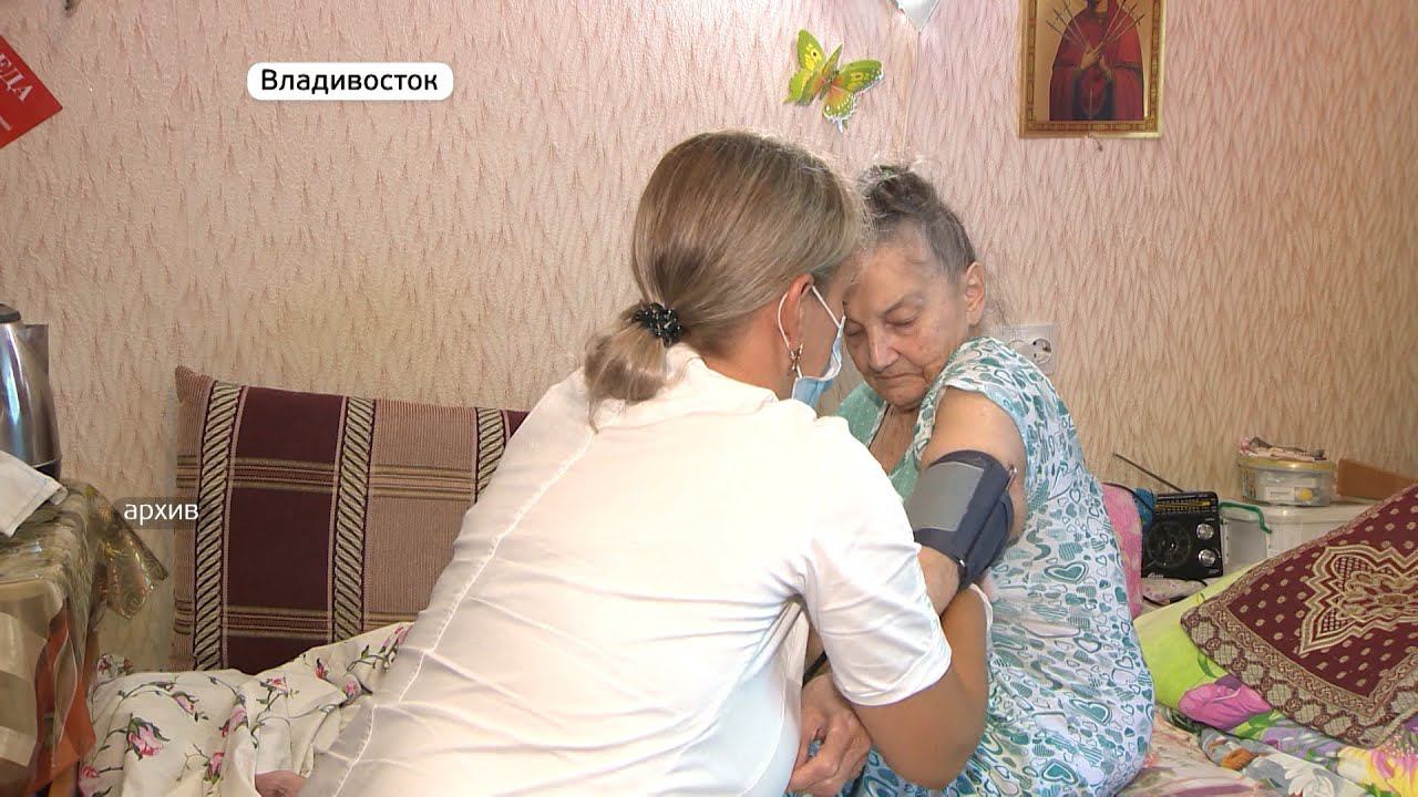 За пенсионерами и инвалидами в Приморье обещают ухаживать