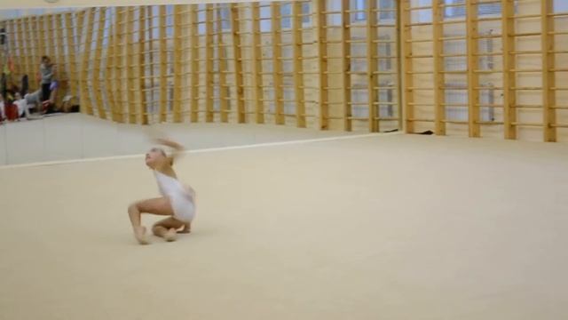 Золотая осень Гусарова Ника скакалка .MOV смотреть онлайн