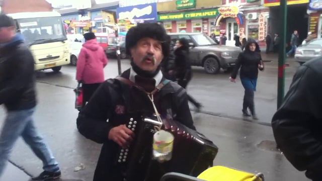 Мужик с гармошкой.MOV смотреть онлайн