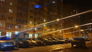 Полосы от источников света на фотографии. Световый полосы на фото Samsung Galaxy и Iphone. Брак ?