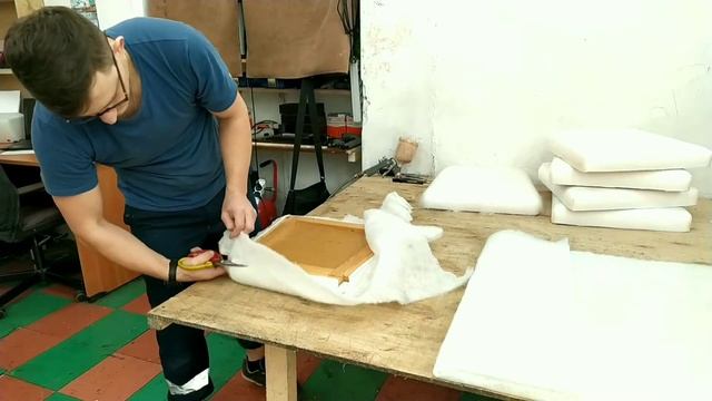 Как сделать перетяжку стула DIY Вот во что превращается поролон за время использования. смотреть онлайн