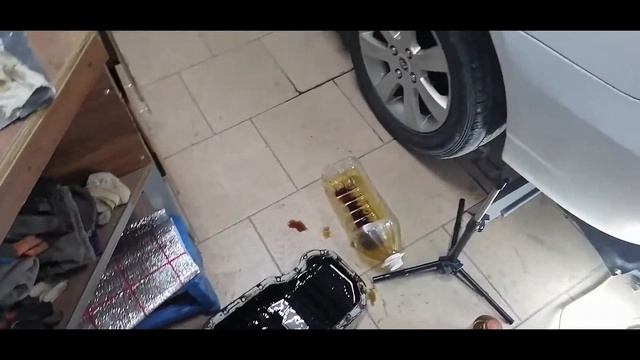 Замена масла и устранение течи поддона смотреть онлайн