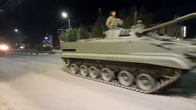Танки в городе.