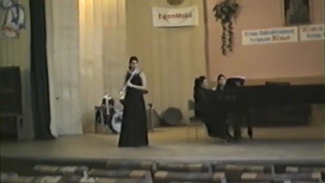 Игра на флейте.