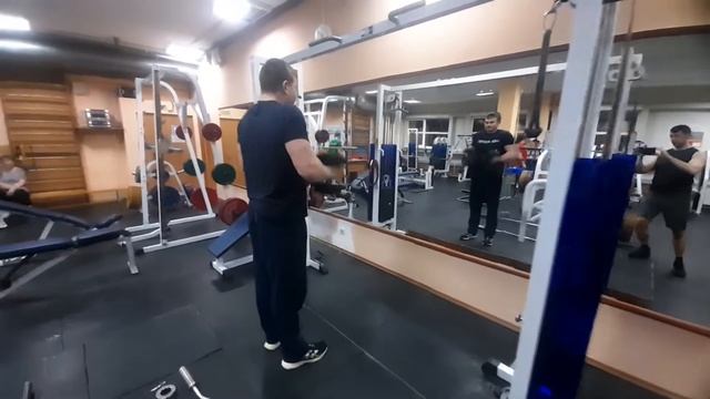 Как поддержать физическую силу,прокачиваем грудные,и тренируем трицепс смотреть онлайн