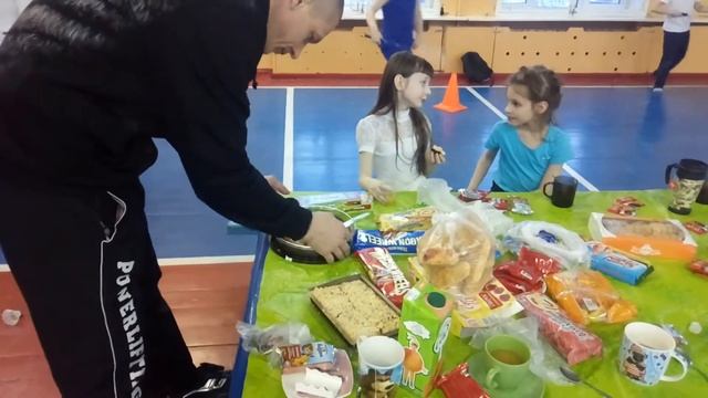 Чаепитие 8 марта, д.р. Даши Землянкиной, Даши Маклагиной смотреть онлайн