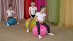 Занимаемся с фитболами .