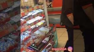 ЧТО БУДЕТ ЕСЛИ РАЗБИТЬ БУТЫЛКУ В МАГАЗИНЕ?????