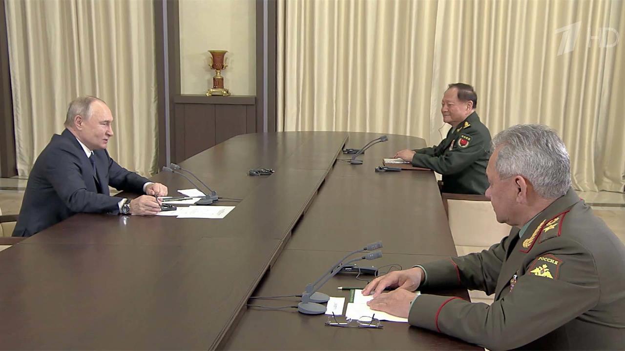 Владимир Путин провел встречу с заместителем председателя Центрального военного совета КНР Ч. Юся