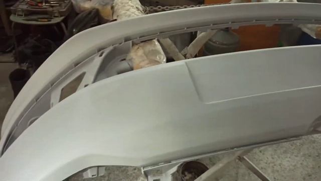 Грунтование Реофлексом двух элементов и покраска переднего бампера Фольдсваген Поло смотреть онлайн