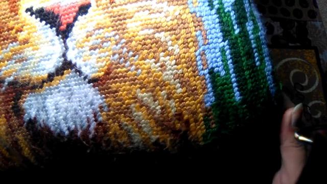 3. Вышитые подушки