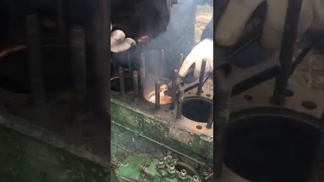 Вырезаем гильзу из блока двигателя Д-65 смотреть онлайн