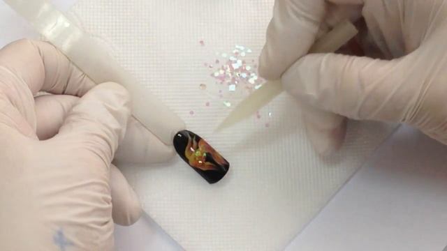 Дизайн ногтей "Золотая рыбка с пайетками" смотреть онлайн