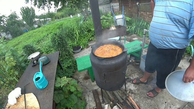 ЖДЁМ ГОСТЕЙ, ГОТОВИМ ПЛОВ С КУРИЦЕЙ, ЖАРИМ ШАШЛЫК. смотреть онлайн