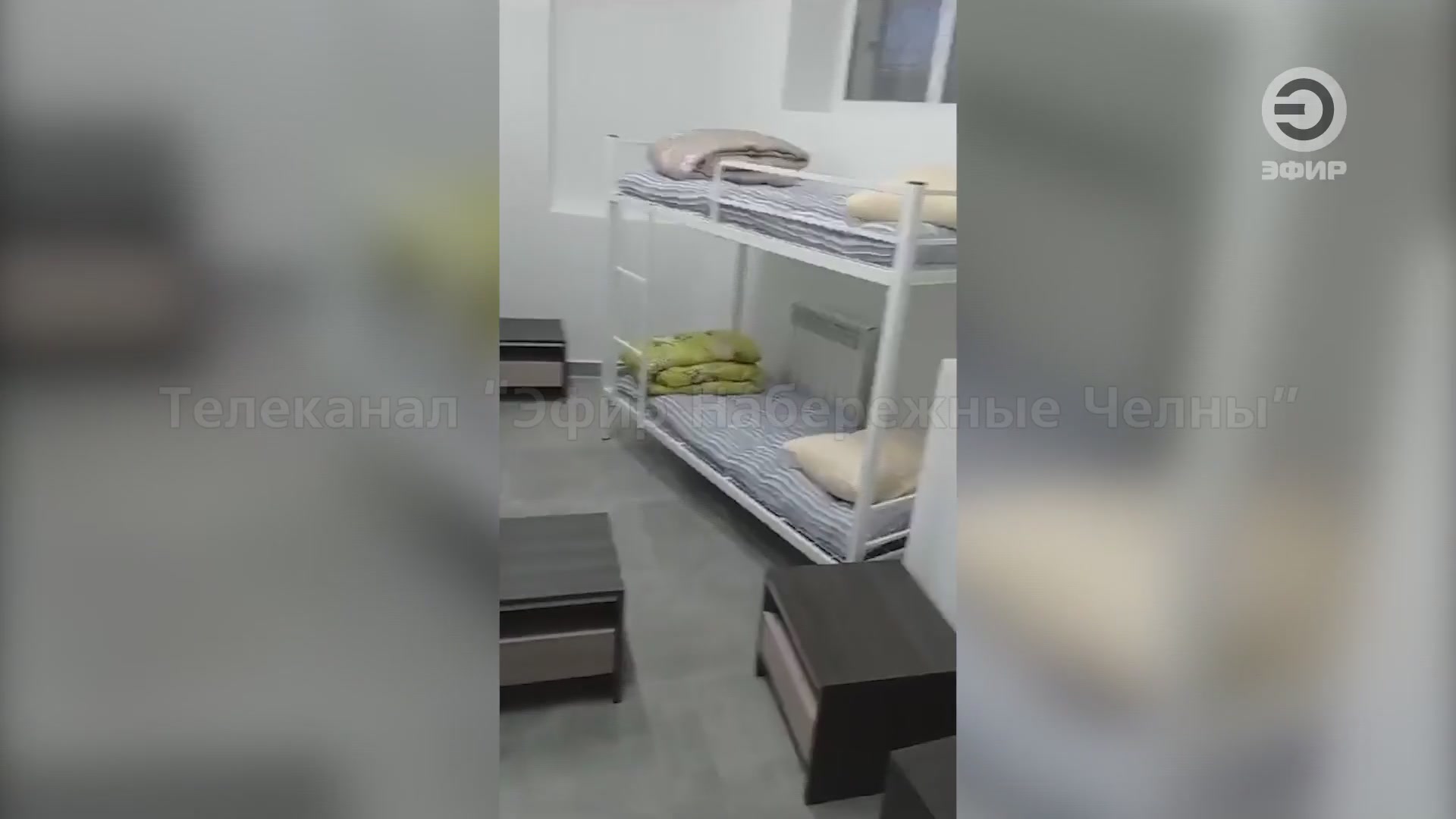 По 16 двухъярусных кроватей в 2 из 20 подвальных помещений