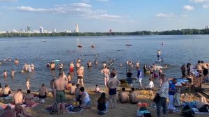 Строгино пляж Москва. 26 июнь 2022. Лето жара Россия.