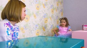 Старшая и младшая сестра такие вредины