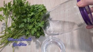 Бесподобный способ как СОХРАНИТЬ ЗЕЛЕНЬ ПЕТРУШКИ СВЕЖЕЙ и ЗЕЛЕНОЙ до НЕСКОЛЬКИХ НЕДЕЛЬ