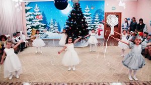 Танец снежинок (старшая группа)