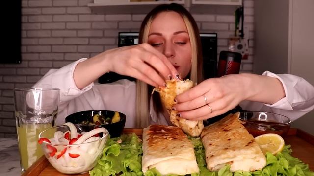 MUKBANG | Домашняя шаурма, картофель | shawarma (rolls) не ASMR смотреть онлайн