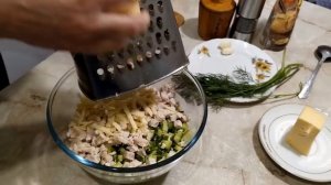 Салат из авокадо и куриной грудки. Очень питательный и полезный салат.