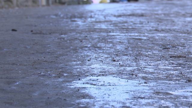 Пенсионер хочет наказать управляющую компанию за скользкий двор